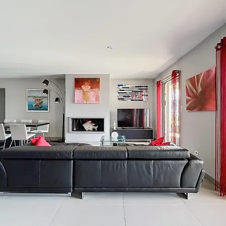 Elegant Design With Balcony And Pool * Porto Vecchio