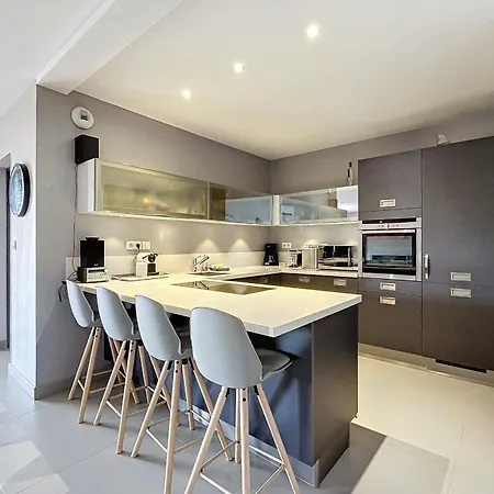 아파트 Elegant Design With Balcony And Pool 포르토베쉬오