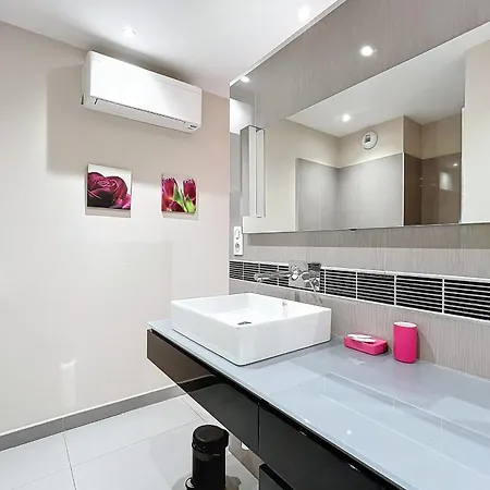 דירה Elegant Design With Balcony And Pool