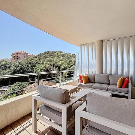 Elegant Design With Balcony And Pool 아파트 *