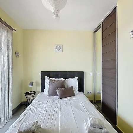 דירה Elegant Design With Balcony And Pool *