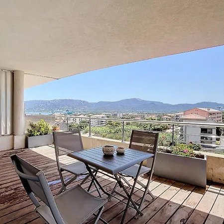 Elegant Design With Balcony And Pool * פורטו-וישיו