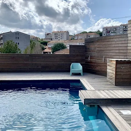 아파트 Elegant Design With Balcony And Pool *