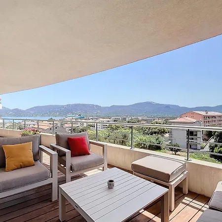 Elegant Design With Balcony And Pool Apartamento Porto Vecchio