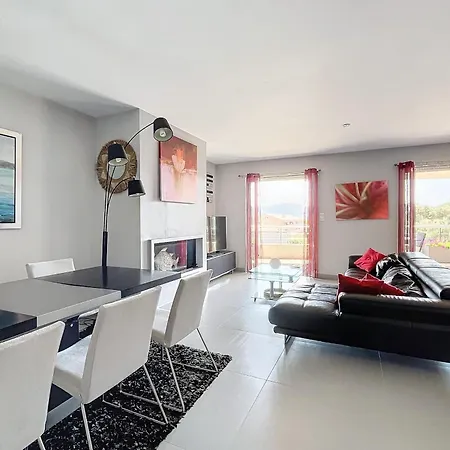 Apartamento Elegant Design With Balcony And Pool Porto Vecchio