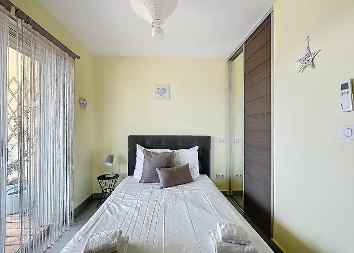 Апартаменты Elegant Design With Balcony And Pool *