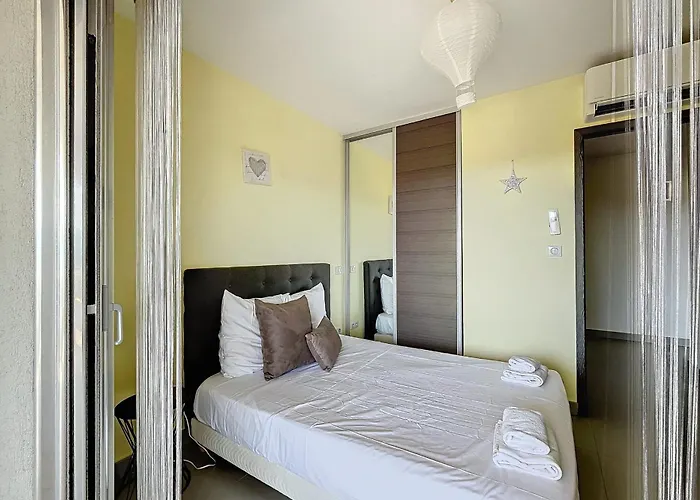 Elegant Design With Balcony And Pool *