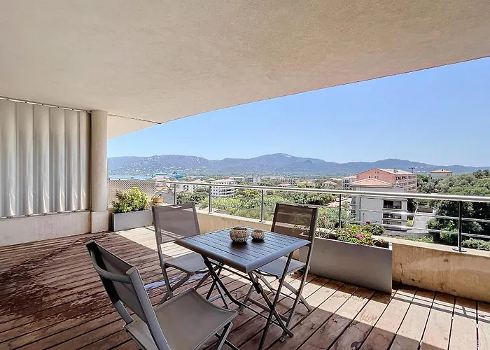 Elegant Design With Balcony And Pool * Порто-Веккьо